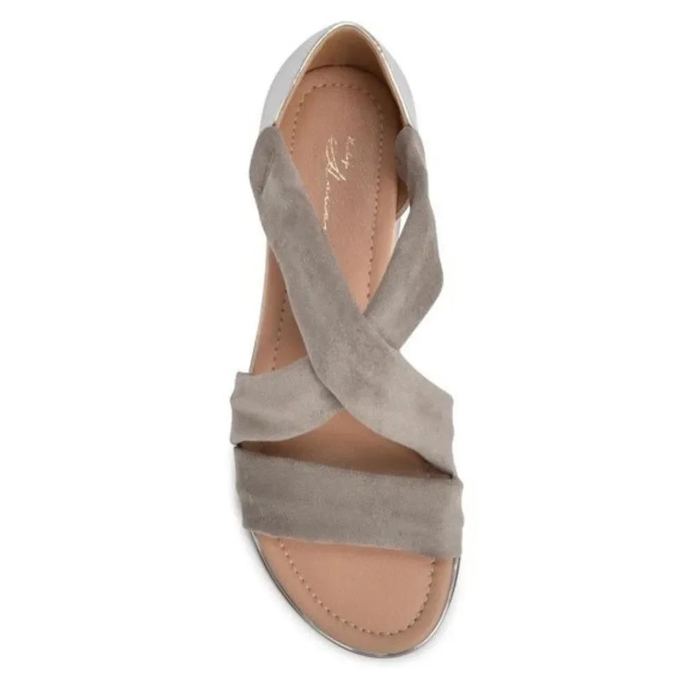 Vintage Havana Pia Light Gray Sandal 7.5 NWT